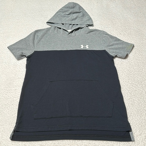 Under Armour Boys Navy & Gray Front Pocket Hoodie Tee, EUC, Size Youth Large - Picture 1 of 10
